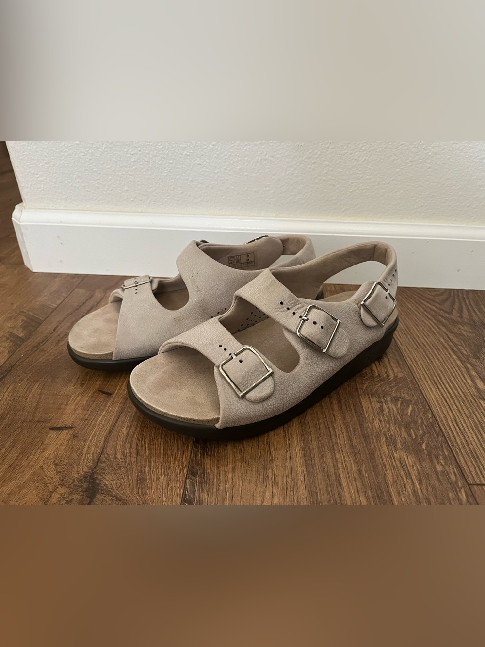 SAS Comfort Relaxed Heel Strap Sandal Buckle size 9
